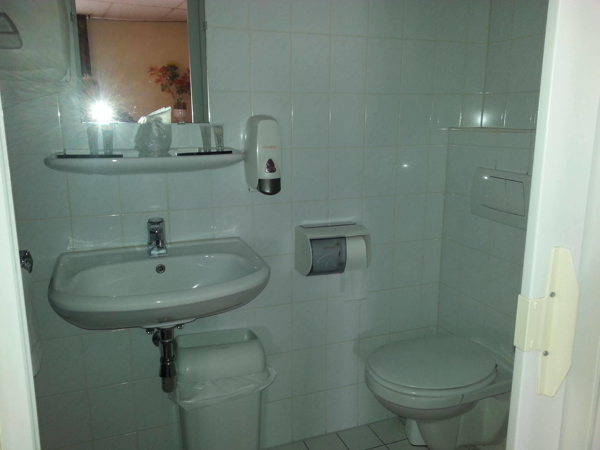 Oranje Hotel Сіттард Екстер'єр фото